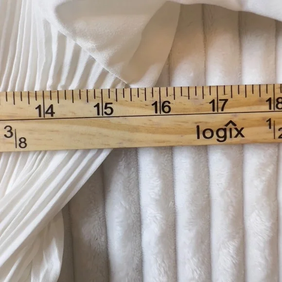 # A202 N by Nancy Modern Glam White Puff Sleeve Peplum Blouse NWT L - Picture 7 of 7